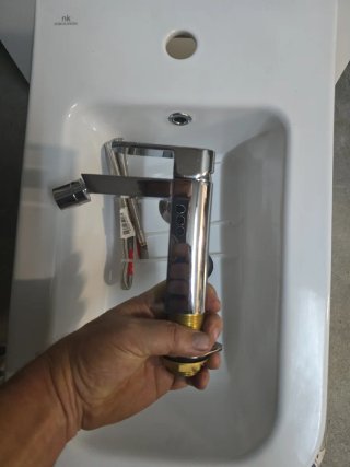 Bidé Porcelanosa NK + Grifo