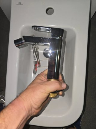 Bidé Porcelanosa NK + Grifo