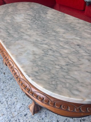 Mesa de centro ovalada mármol y madera