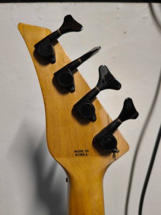Bajo Eléctrico Ovation Celebrity