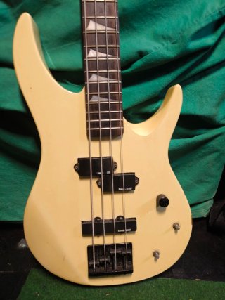 Bajo Eléctrico Ovation Celebrity