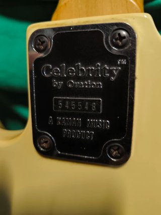 Bajo Eléctrico Ovation Celebrity
