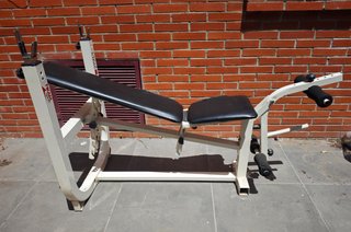 Banco de musculación con soporte