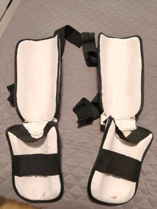 Espinilleras Kárate talla L y Guantes Boxeo