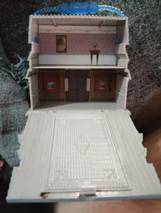 Casa Frozen Disney en buen estado