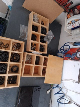 Clips de retención con caja o sin caja  precio