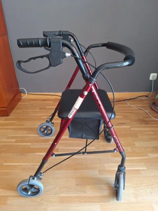 Andador con ruedas y asiento