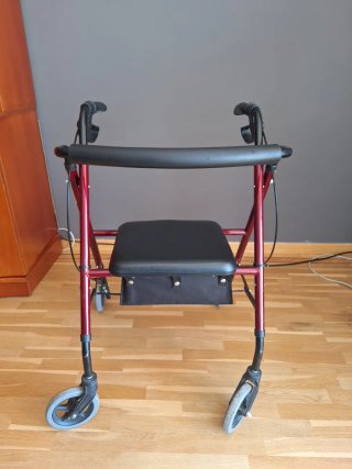 Andador con ruedas y asiento