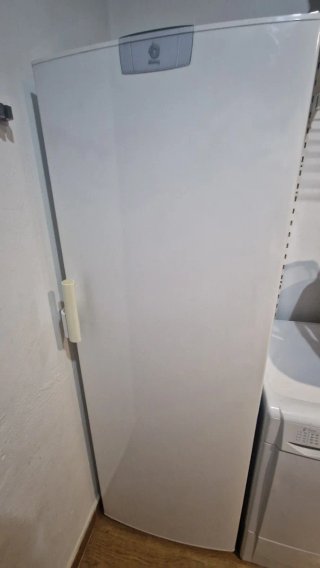 Congelador vertical Balay
