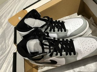 Nike Air Jordan 1 Mid Gris Blanco
