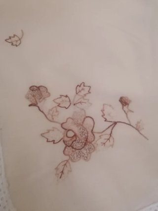 Juego de cama bordado beige.... bordado por mi