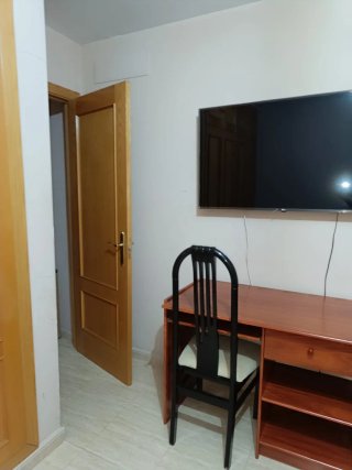 SE ALQUILA HABITACIÓN
