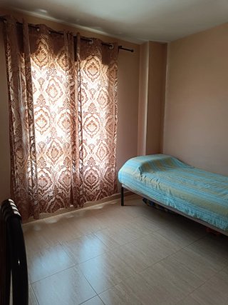 SE ALQUILA HABITACIÓN