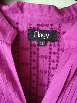 CONJUNTO DE TRES CAMISAS.