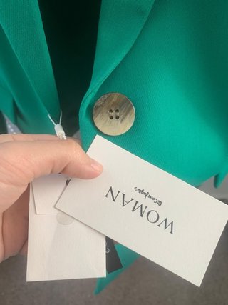 Traje esmeralda nuevo con etiquetas