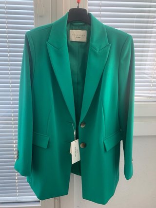 Traje esmeralda nuevo con etiquetas