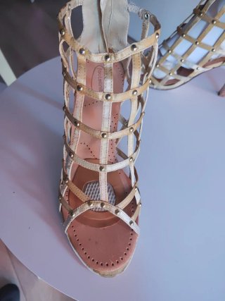 Sandalias doradas de tacón, talla 39