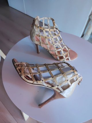 Sandalias doradas de tacón, talla 39