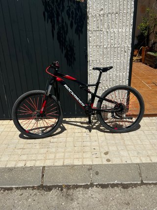 Bicicleta Rockrider Negra y Roja