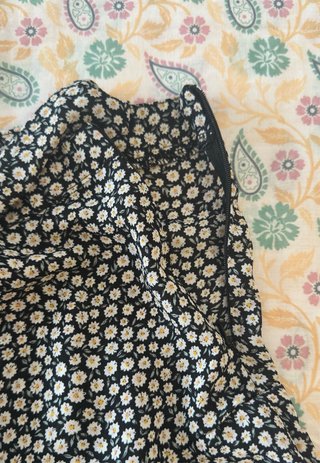 Falda pantalón floral negra y blanca