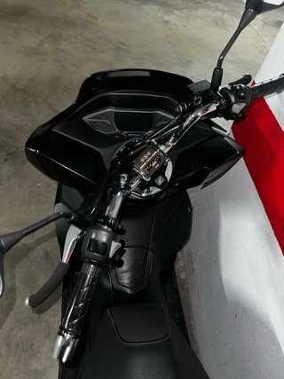 Honda PCX 125cc Scooter Negra matriculada 03/11/25