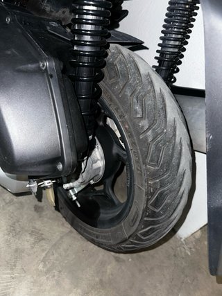 Honda PCX 125cc Scooter Negra matriculada 03/11/25