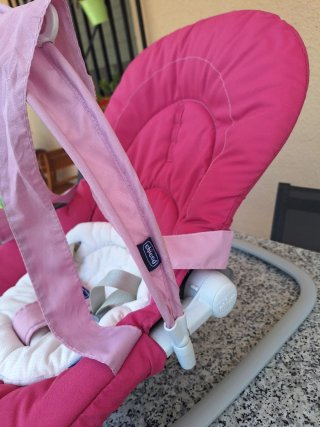 Hamaquita Chicco rosa con juguetes
