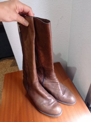 Botas de piel marrones, caña alta .