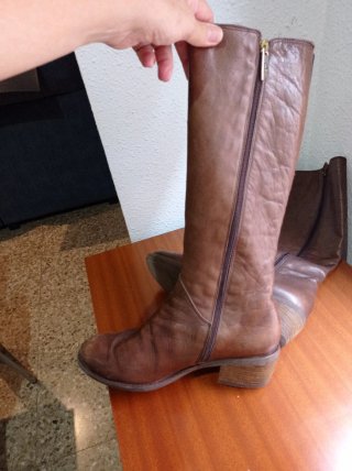 Botas de piel marrones, caña alta .