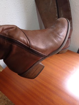 Botas de piel marrones, caña alta .