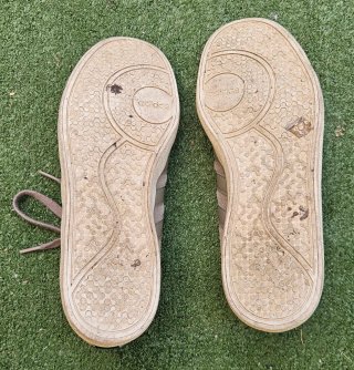 Zapatillas Adidas Neo Grises y Blancas