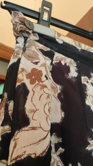 Falda asimétrica floral
