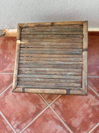 Mesita auxiliar rústica de bambú