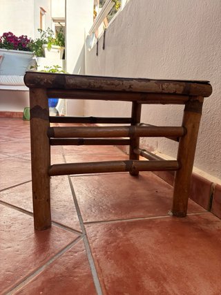 Mesita auxiliar rústica de bambú