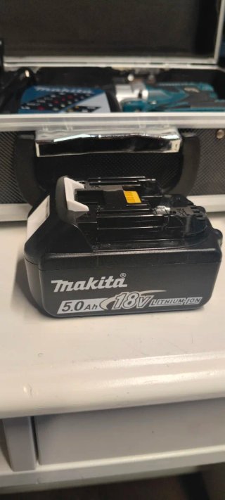 Taladro Atornillador Makita + Cargador +  3 Baterí