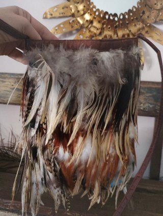 Bolso bandolera de plumas