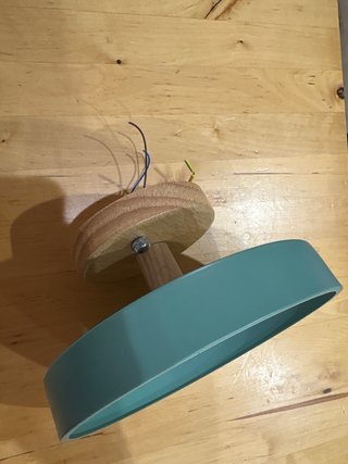 Lámpara de techo verde metal y madera