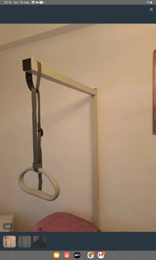 Cama articulada con colchón viscoelástico.
