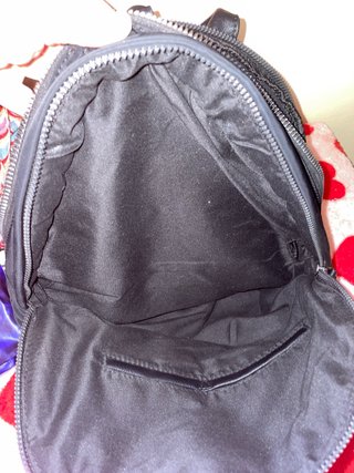 Mochila negra con doble cremallera