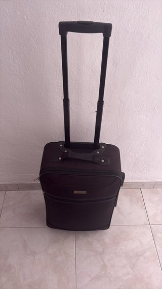 Maleta de viaje negra