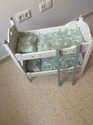 Cuna de madera para muñecas
