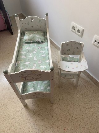 Cuna de madera para muñecas