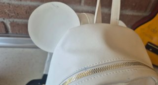 Mochila Blanca Mickey Mouse con purpurina.
