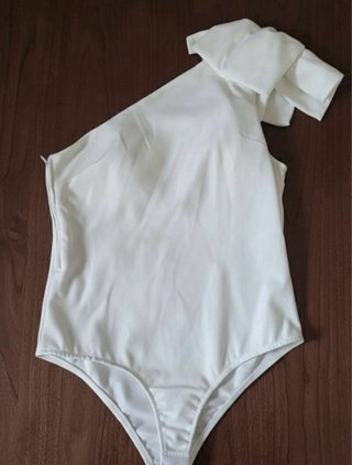 Body blanco con lazo