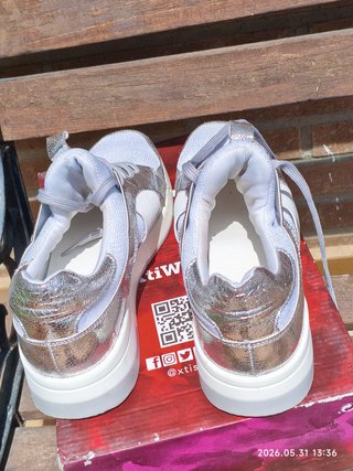 Zapatillas XTI textil plateado y blanco