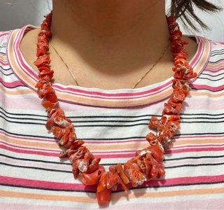 Collar coral rústico con cierre de plata