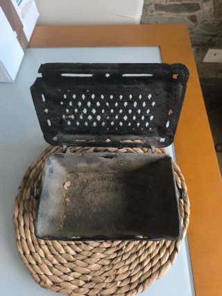 antiguo brasero de hierro