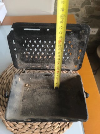 antiguo brasero de hierro