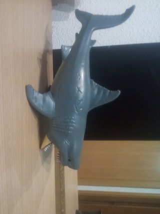 Tiburón de juguete grande
