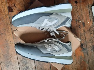 Zapatillas Hombre Grises y Blancas